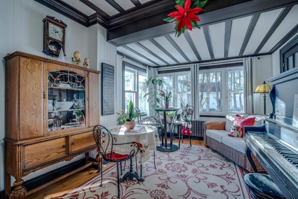 Om Villegiature Saint-Laurent-de-l'ile d'Orleans エクステリア 写真