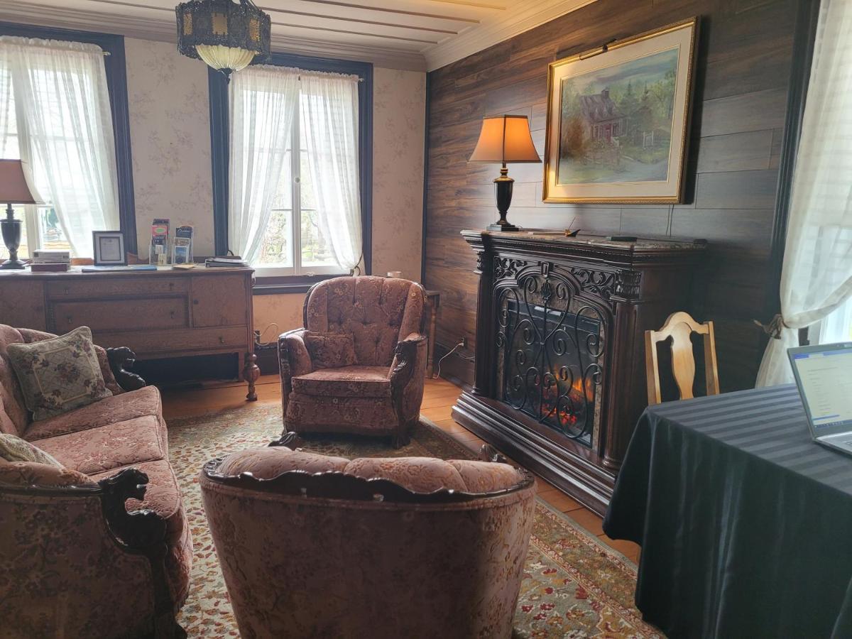 Om Villegiature Saint-Laurent-de-l'ile d'Orleans エクステリア 写真